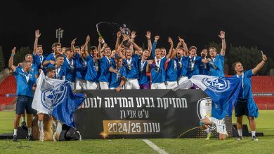 Photo of האלופה היוצאת מניפה את גביע המדינה